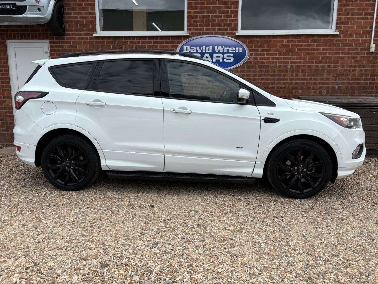 A 2017 FORD KUGA 2.0 TDCi ST-Line X SUV 5dr Diesel Manual AWD Euro 6 (s/s) (180 ps) A 2017 FORD KUGA 2.0 TDCi ST-Line X SUV 5dr Diesel Manual AWD Euro 6 (s/s) (180 ps)
