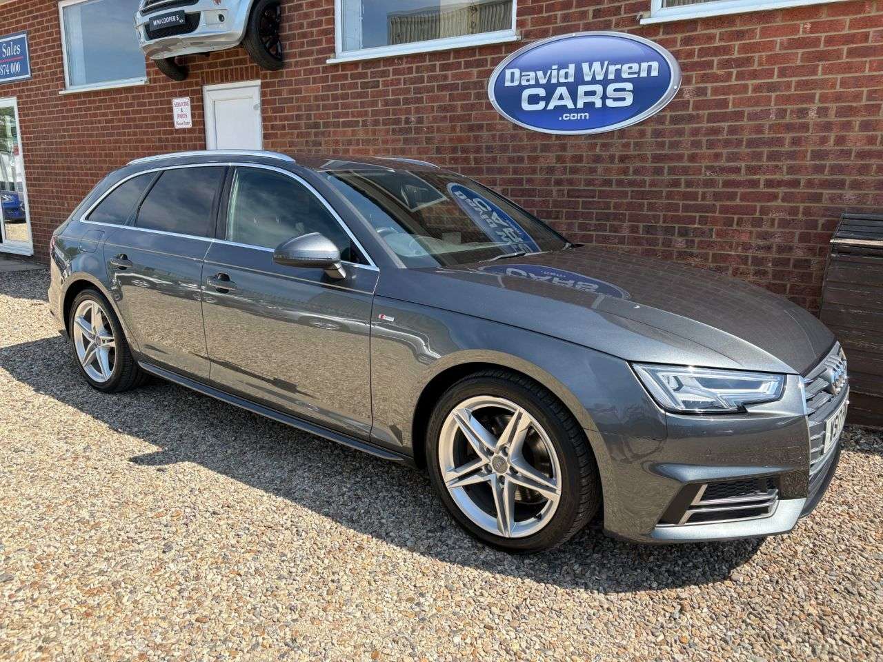 A 2017 AUDI A4 AVANT 2.0 TFSI S line Estate 5dr Petrol S Tronic Euro 6 (s/s) (190 ps) A 2017 AUDI A4 AVANT 2.0 TFSI S line Estate 5dr Petrol S Tronic Euro 6 (s/s) (190 ps)