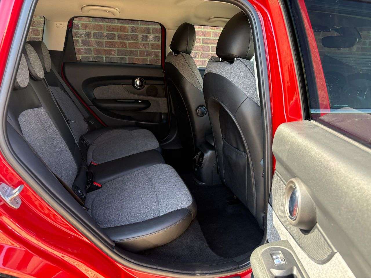 2017 MINI CLUBMAN 2017 MINI CLUBMAN