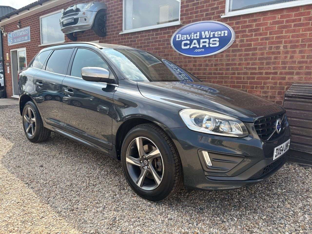 A 2014 VOLVO XC60 2.0 D4 R-Design Nav SUV 5dr Diesel Geartronic Euro 6 (s/s) (181 ps) A 2014 VOLVO XC60 2.0 D4 R-Design Nav SUV 5dr Diesel Geartronic Euro 6 (s/s) (181 ps)