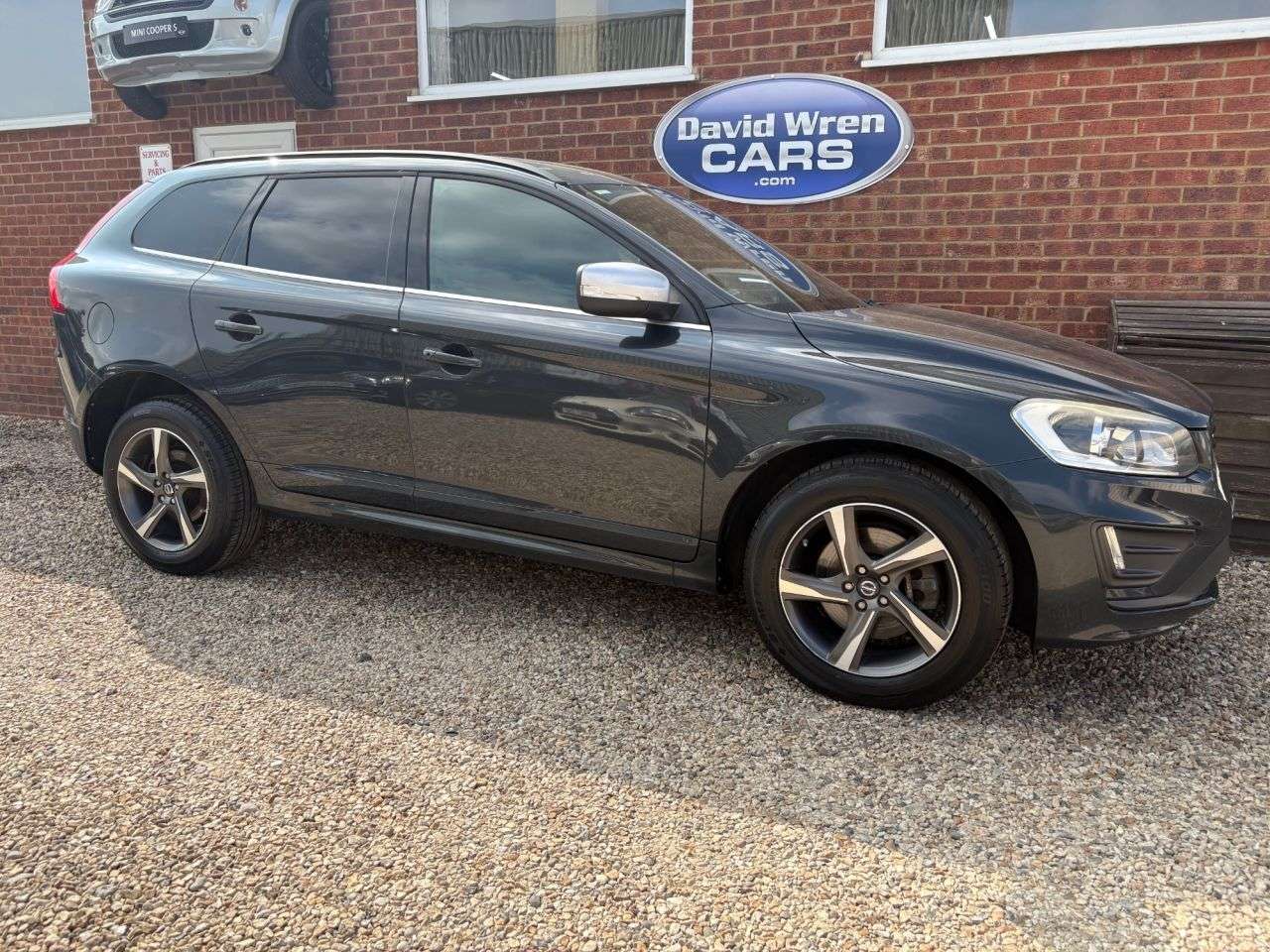 A 2014 VOLVO XC60 2.0 D4 R-Design Nav SUV 5dr Diesel Geartronic Euro 6 (s/s) (181 ps) A 2014 VOLVO XC60 2.0 D4 R-Design Nav SUV 5dr Diesel Geartronic Euro 6 (s/s) (181 ps)