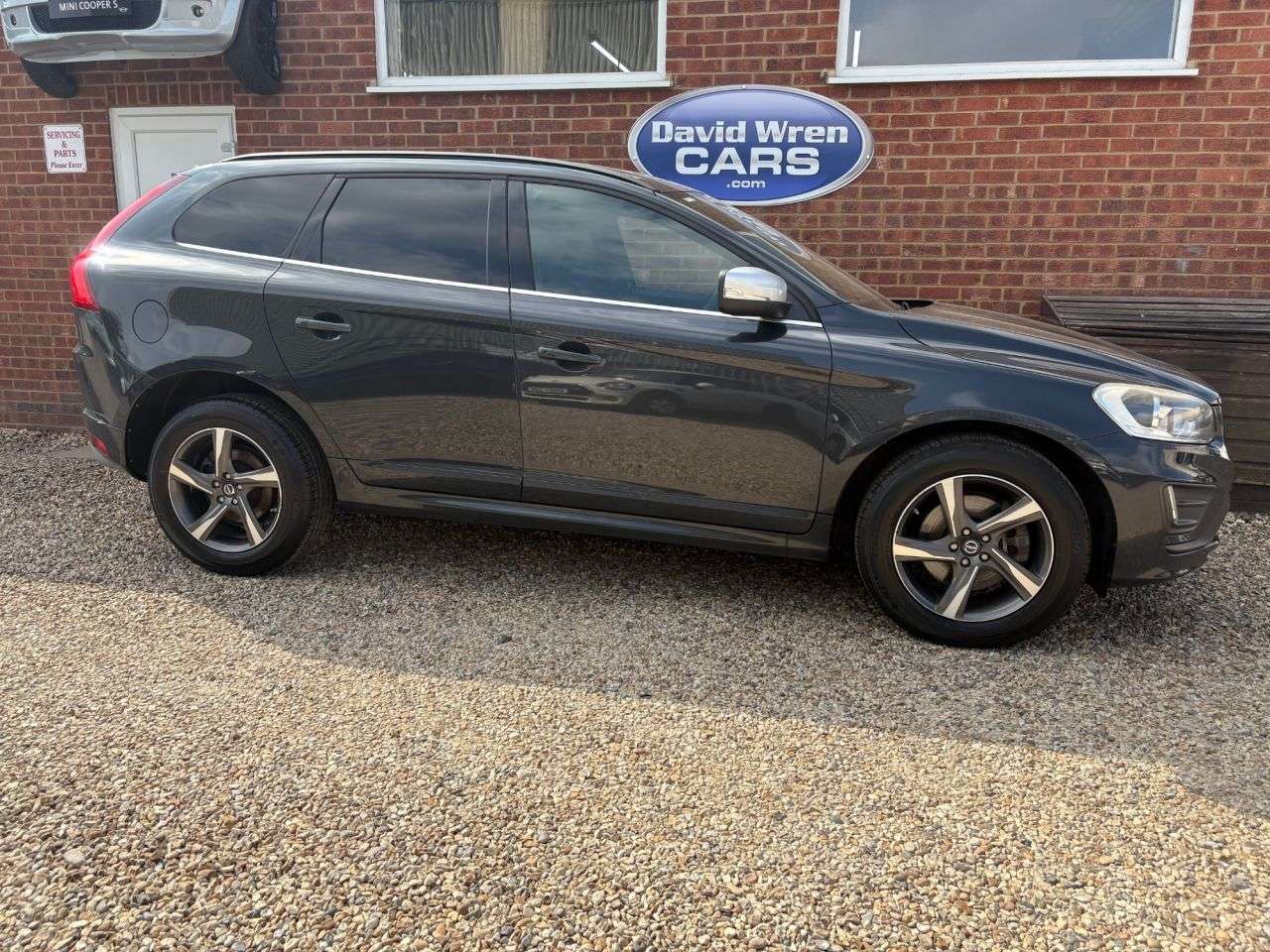 A 2014 VOLVO XC60 2.0 D4 R-Design Nav SUV 5dr Diesel Geartronic Euro 6 (s/s) (181 ps) A 2014 VOLVO XC60 2.0 D4 R-Design Nav SUV 5dr Diesel Geartronic Euro 6 (s/s) (181 ps)