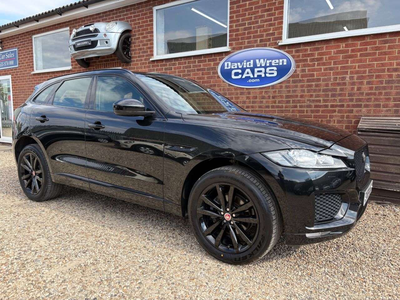 A 2020 JAGUAR F-PACE 2.0 D180 Chequered Flag SUV 5dr Diesel Auto AWD Euro 6 (s/s) (180 ps) A 2020 JAGUAR F-PACE 2.0 D180 Chequered Flag SUV 5dr Diesel Auto AWD Euro 6 (s/s) (180 ps)