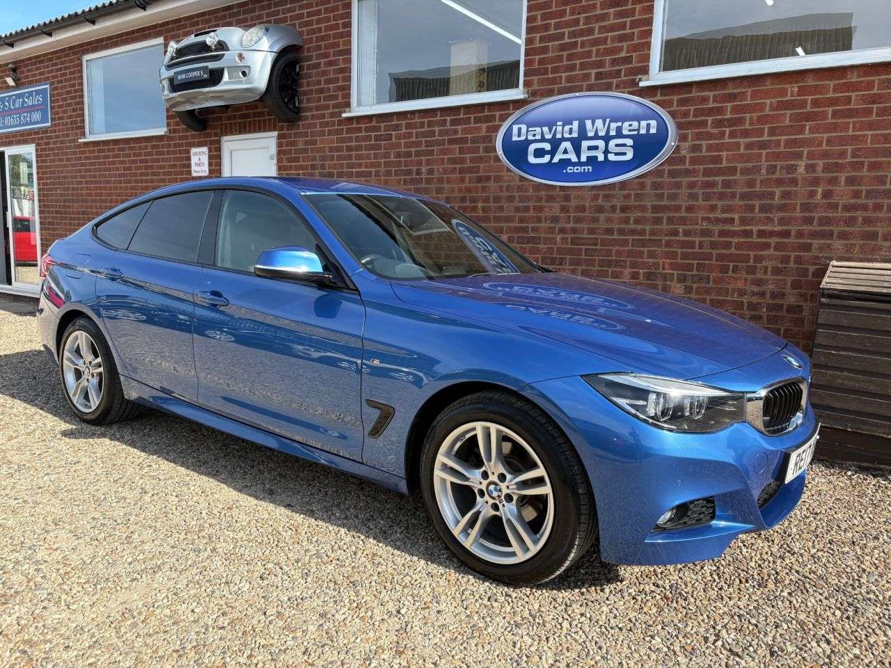 A 2017 BMW 3 SERIES GRAN TURISMO 2.0 320i M Sport GT 5dr Petrol Auto xDrive Euro 6 (s/s) (184 ps) A 2017 BMW 3 SERIES GRAN TURISMO 2.0 320i M Sport GT 5dr Petrol Auto xDrive Euro 6 (s/s) (184 ps)