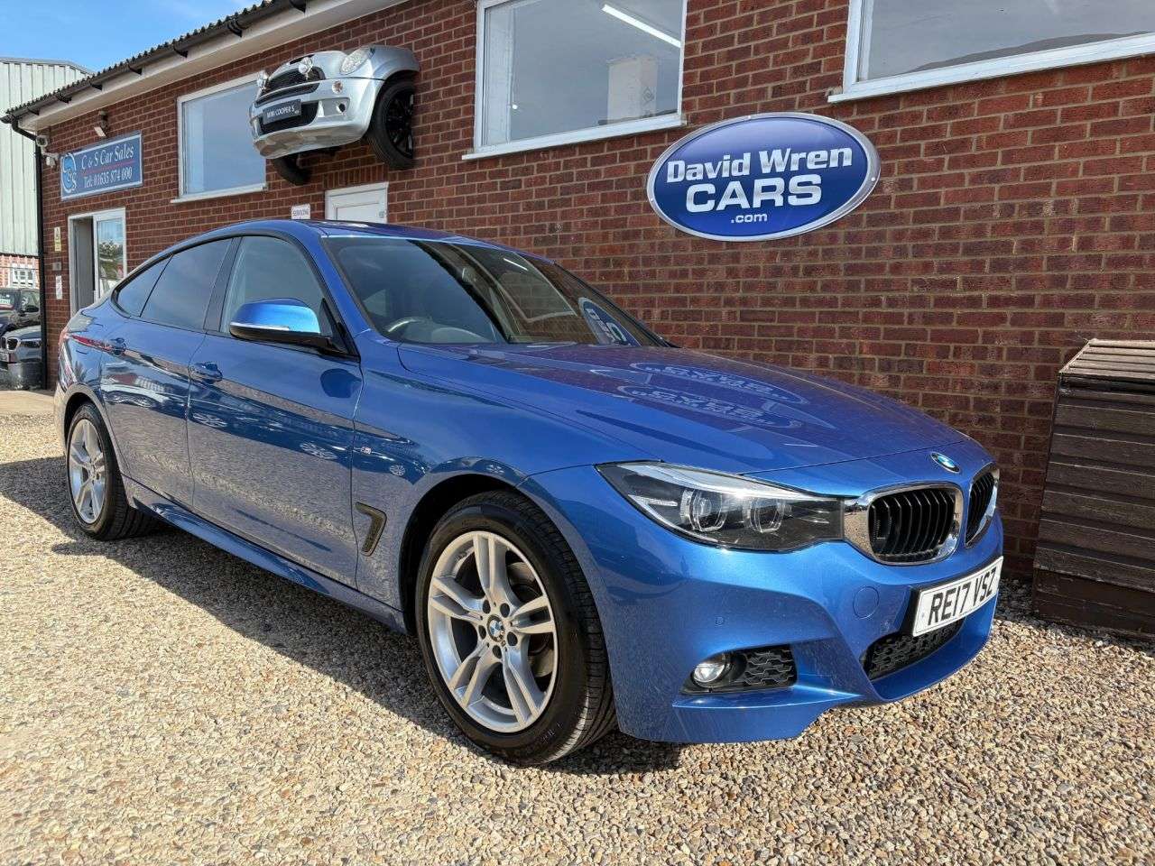 A 2017 BMW 3 SERIES GRAN TURISMO 2.0 320i M Sport GT 5dr Petrol Auto xDrive Euro 6 (s/s) (184 ps) A 2017 BMW 3 SERIES GRAN TURISMO 2.0 320i M Sport GT 5dr Petrol Auto xDrive Euro 6 (s/s) (184 ps)