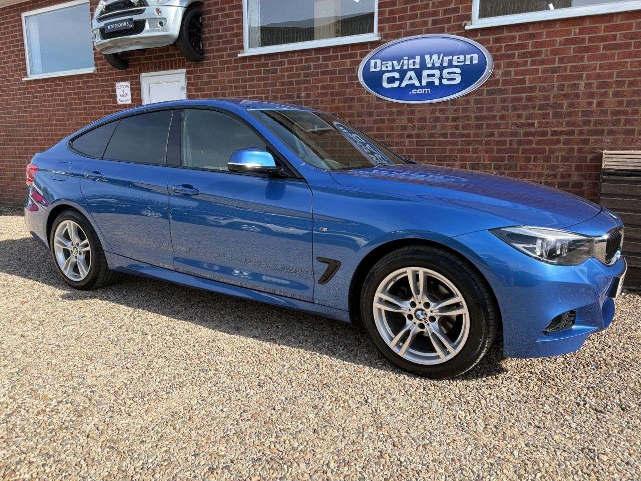 A 2017 BMW 3 SERIES GRAN TURISMO 2.0 320i M Sport GT 5dr Petrol Auto xDrive Euro 6 (s/s) (184 ps) A 2017 BMW 3 SERIES GRAN TURISMO 2.0 320i M Sport GT 5dr Petrol Auto xDrive Euro 6 (s/s) (184 ps)