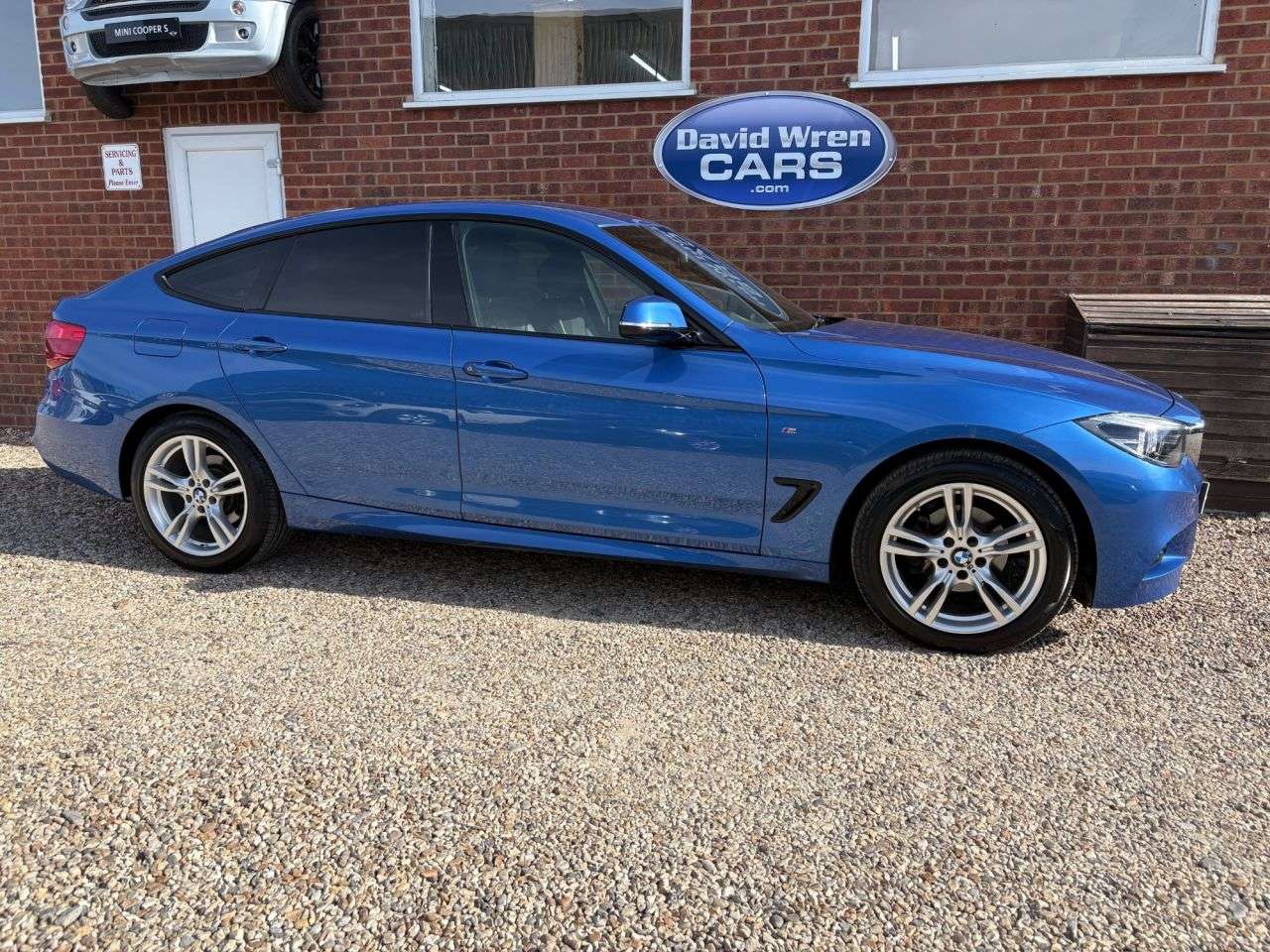 A 2017 BMW 3 SERIES GRAN TURISMO 2.0 320i M Sport GT 5dr Petrol Auto xDrive Euro 6 (s/s) (184 ps) A 2017 BMW 3 SERIES GRAN TURISMO 2.0 320i M Sport GT 5dr Petrol Auto xDrive Euro 6 (s/s) (184 ps)