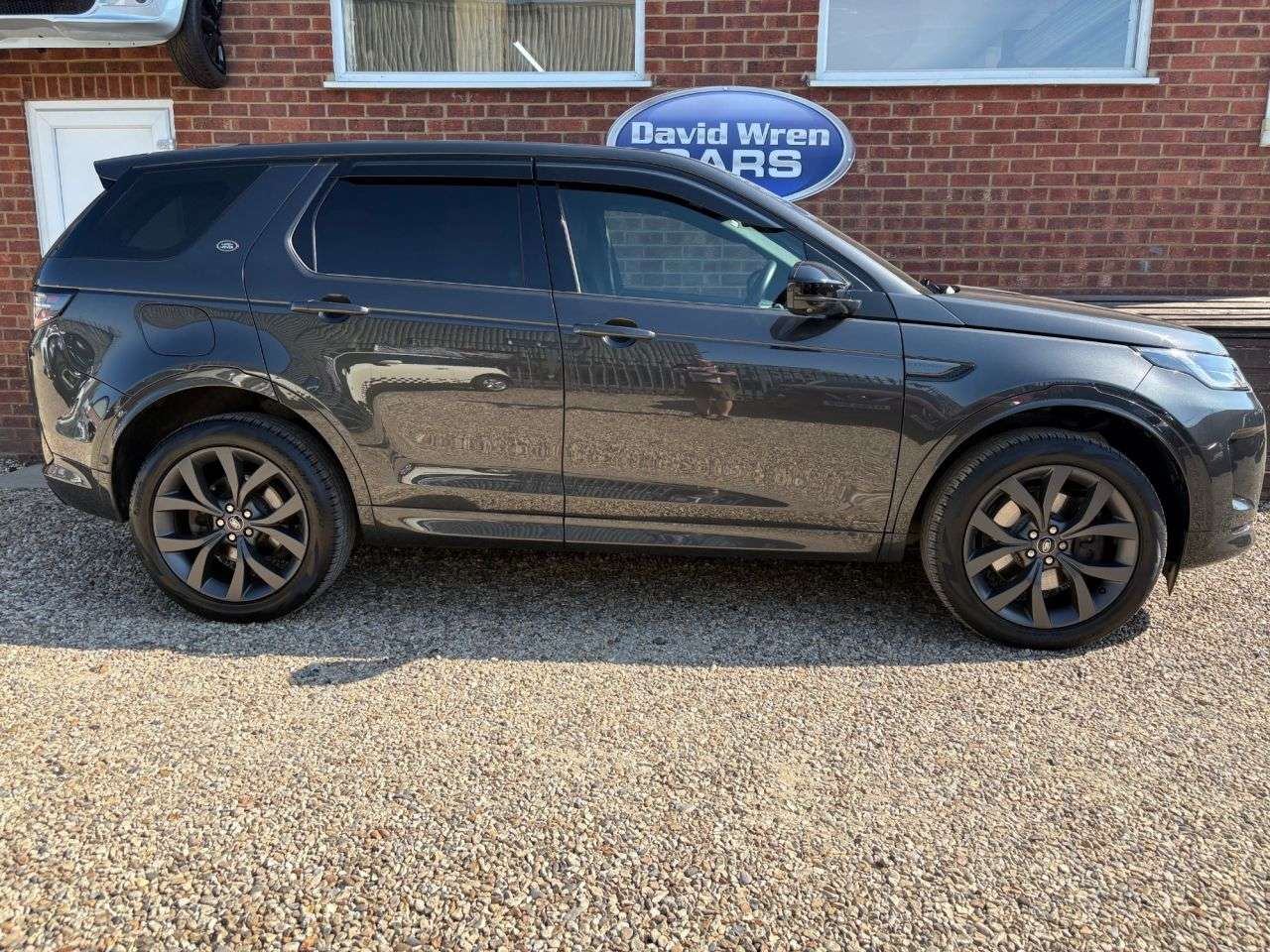 A 2021 LAND ROVER DISCOVERY SPORT 1.5 P300e 12.2kWh R-Dynamic SE SUV 5dr Petrol Plug-in Hybrid Auto 4WD Euro A 2021 LAND ROVER DISCOVERY SPORT 1.5 P300e 12.2kWh R-Dynamic SE SUV 5dr Petrol Plug-in Hybrid Auto 4WD Euro