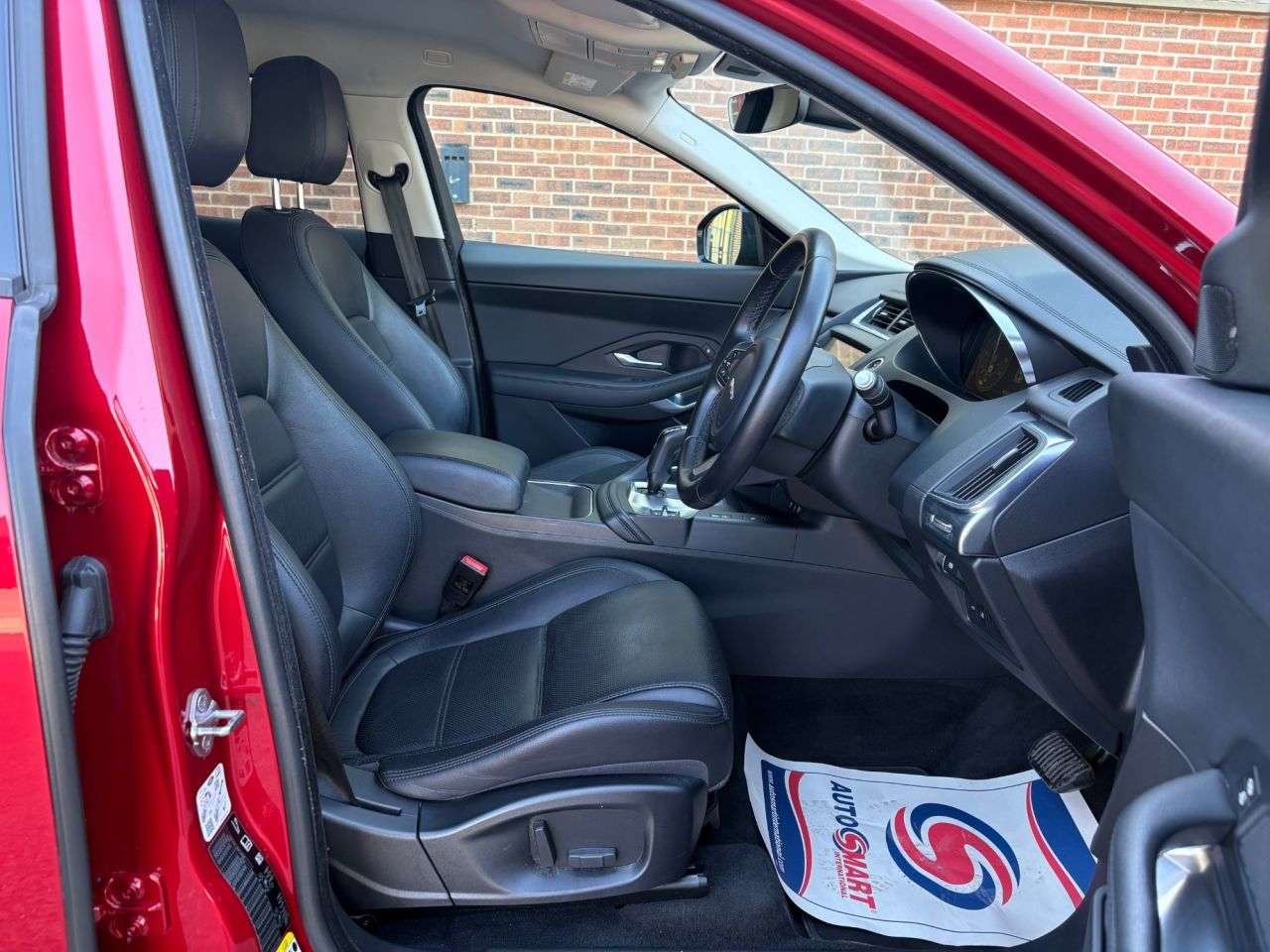 A 2018 JAGUAR E-PACE 2.0 D180 S SUV 5dr Diesel Auto AWD Euro 6 (s/s) (180 ps) A 2018 JAGUAR E-PACE 2.0 D180 S SUV 5dr Diesel Auto AWD Euro 6 (s/s) (180 ps)