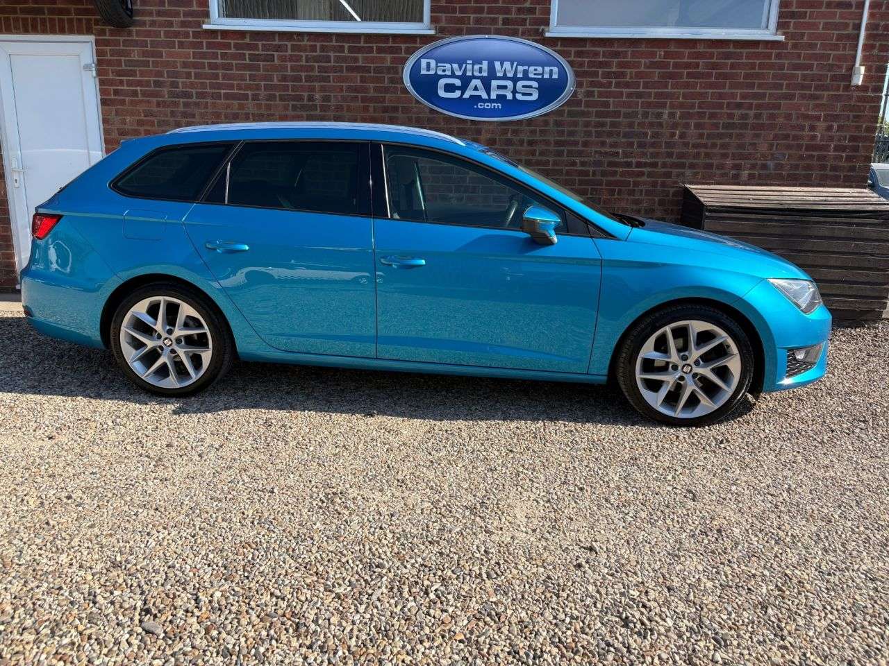 A 2016 SEAT LEON 2.0 TDI FR Sport Tourer 5dr Diesel Manual Euro 6 (s/s) (150 ps) A 2016 SEAT LEON 2.0 TDI FR Sport Tourer 5dr Diesel Manual Euro 6 (s/s) (150 ps)