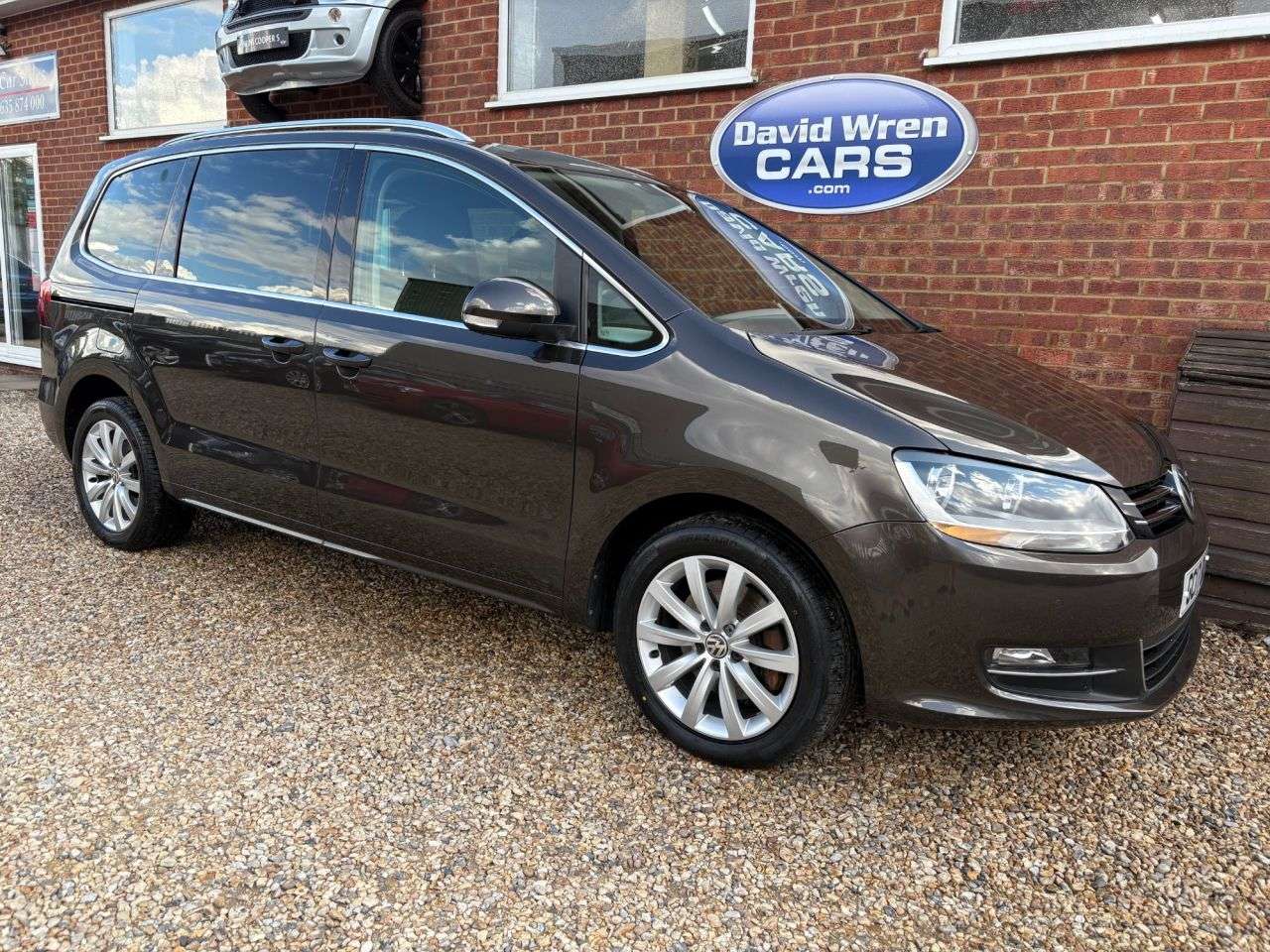 A 2017 VOLKSWAGEN SHARAN 2.0 TDI SEL MPV 5dr Diesel DSG Euro 6 (s/s) (184 ps) A 2017 VOLKSWAGEN SHARAN 2.0 TDI SEL MPV 5dr Diesel DSG Euro 6 (s/s) (184 ps)
