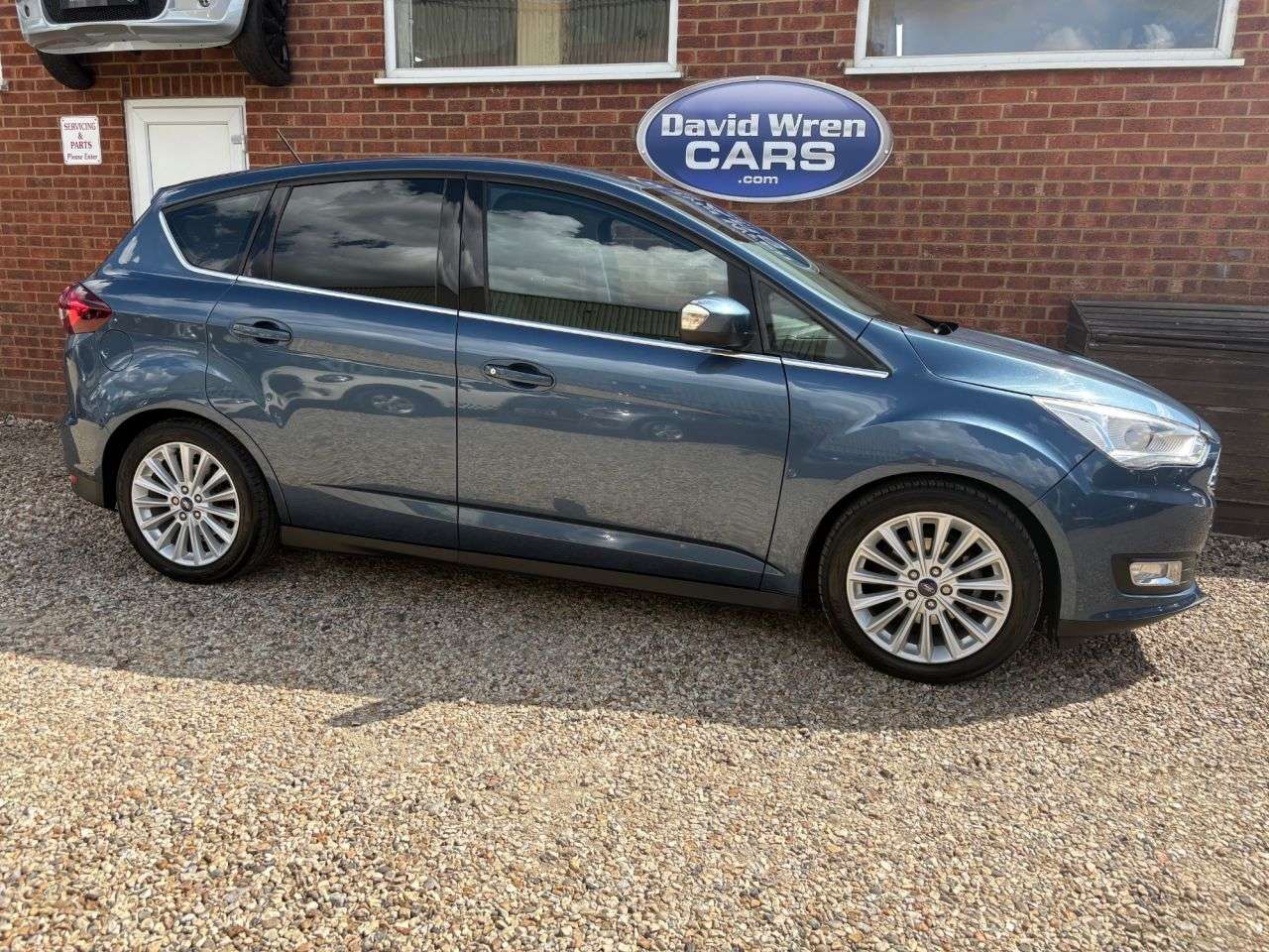 A 2018 FORD C-MAX 1.0T EcoBoost GPF Titanium MPV 5dr Petrol Manual Euro 6 (s/s) (100 ps) A 2018 FORD C-MAX 1.0T EcoBoost GPF Titanium MPV 5dr Petrol Manual Euro 6 (s/s) (100 ps)