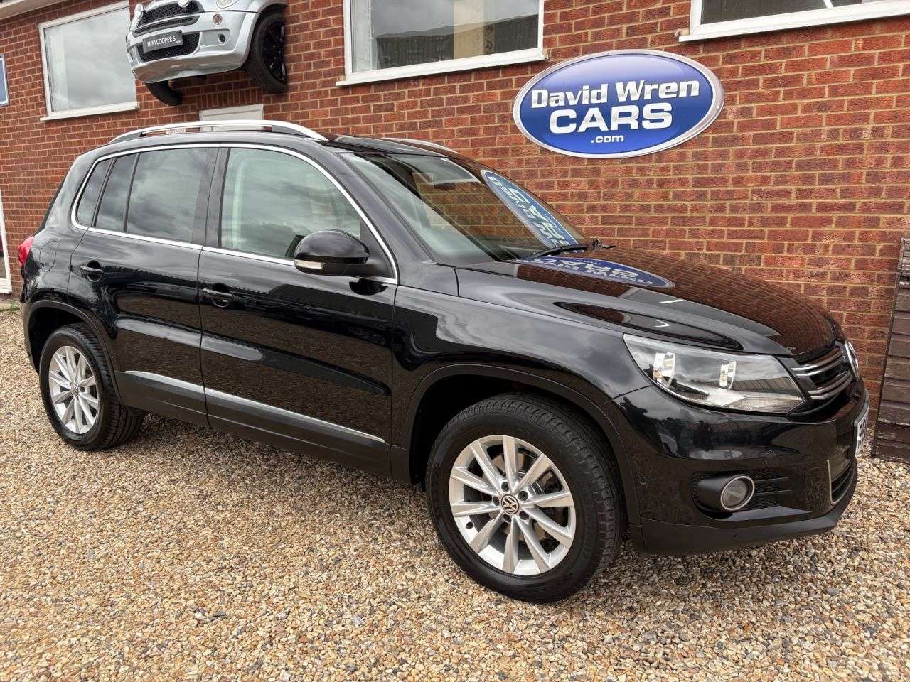 A 2012 VOLKSWAGEN TIGUAN 2.0 TDI BlueMotion Tech SE SUV 5dr Diesel DSG 4WD Euro 5 (s/s) (140 ps) A 2012 VOLKSWAGEN TIGUAN 2.0 TDI BlueMotion Tech SE SUV 5dr Diesel DSG 4WD Euro 5 (s/s) (140 ps)