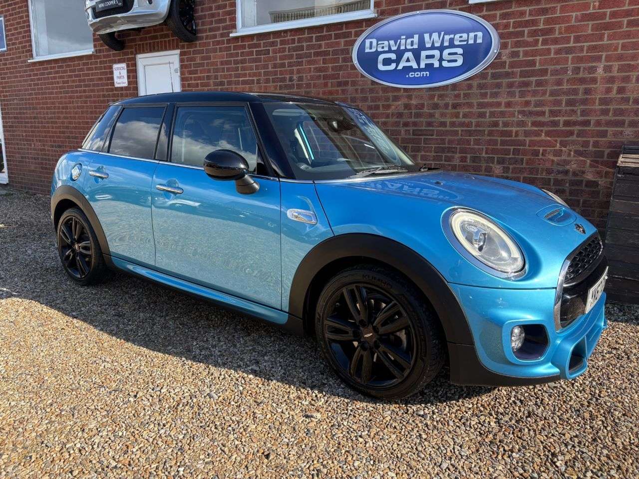 A 2017 MINI HATCH 2.0 Cooper S Hatchback 5dr Petrol Manual Euro 6 (s/s) (192 ps) A 2017 MINI HATCH 2.0 Cooper S Hatchback 5dr Petrol Manual Euro 6 (s/s) (192 ps)