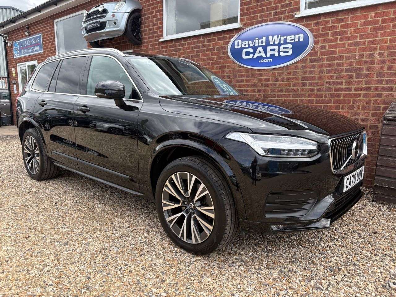A 2020 VOLVO XC90 2.0 B5 MHEV Momentum SUV 5dr Petrol Hybrid Auto 4WD Euro 6 (s/s) (250 ps) A 2020 VOLVO XC90 2.0 B5 MHEV Momentum SUV 5dr Petrol Hybrid Auto 4WD Euro 6 (s/s) (250 ps)