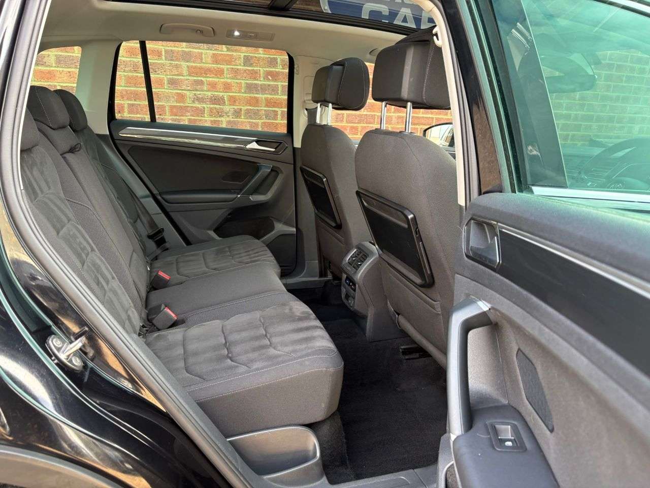 2017 VOLKSWAGEN TIGUAN 2017 VOLKSWAGEN TIGUAN
