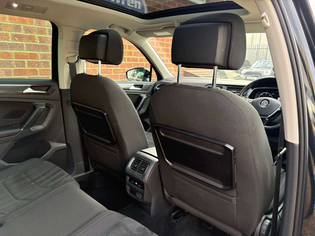 2017 VOLKSWAGEN TIGUAN 2017 VOLKSWAGEN TIGUAN