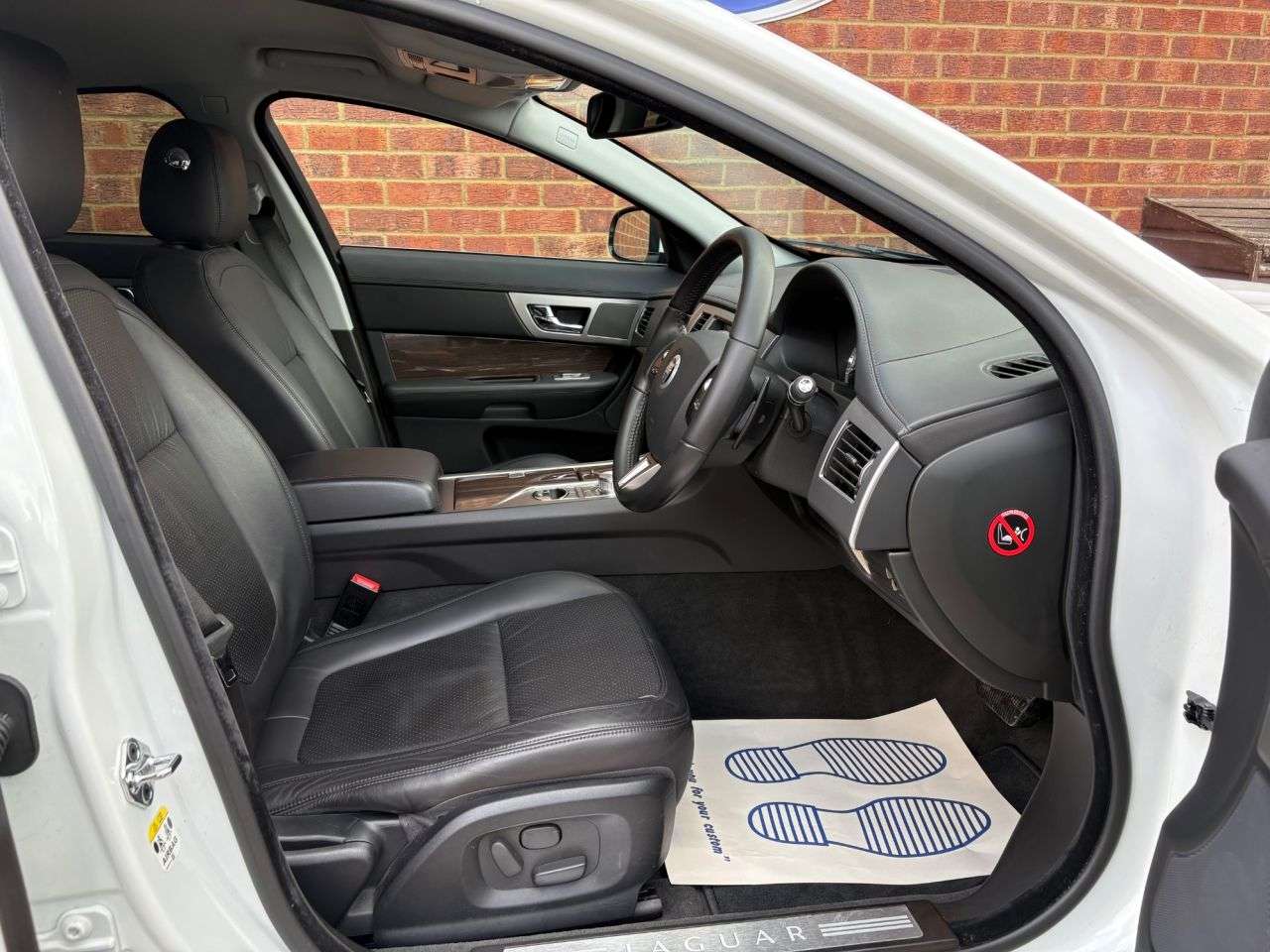2011 JAGUAR XF 2011 JAGUAR XF