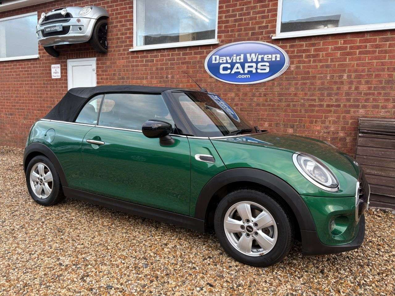 A 2020 MINI CONVERTIBLE 1.5 Cooper Classic Convertible 2dr Petrol Manual Euro 6 (s/s) (136 ps) A 2020 MINI CONVERTIBLE 1.5 Cooper Classic Convertible 2dr Petrol Manual Euro 6 (s/s) (136 ps)