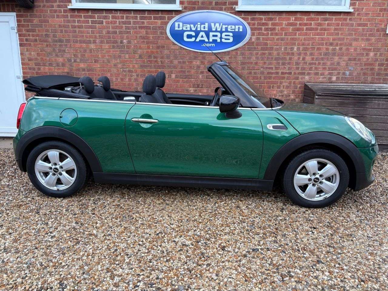 A 2020 MINI CONVERTIBLE 1.5 Cooper Classic Convertible 2dr Petrol Manual Euro 6 (s/s) (136 ps) A 2020 MINI CONVERTIBLE 1.5 Cooper Classic Convertible 2dr Petrol Manual Euro 6 (s/s) (136 ps)