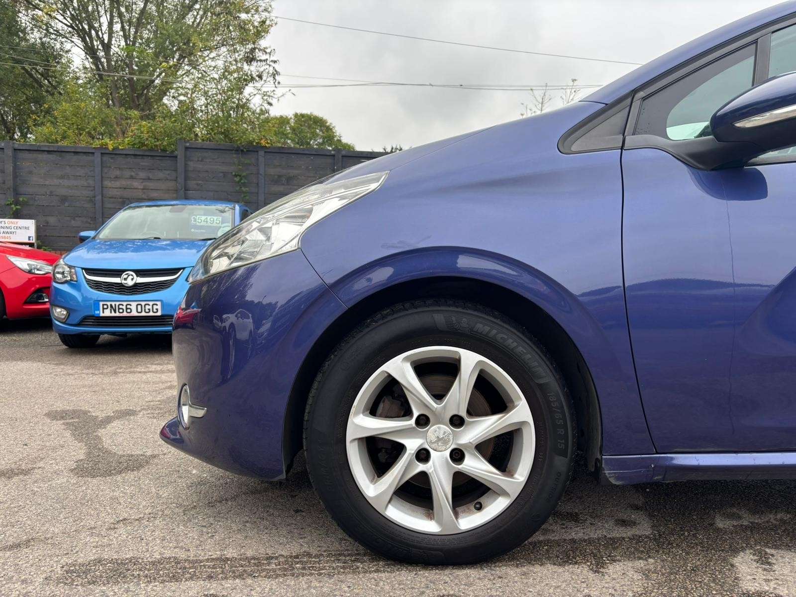 2015 PEUGEOT 208 2015 PEUGEOT 208