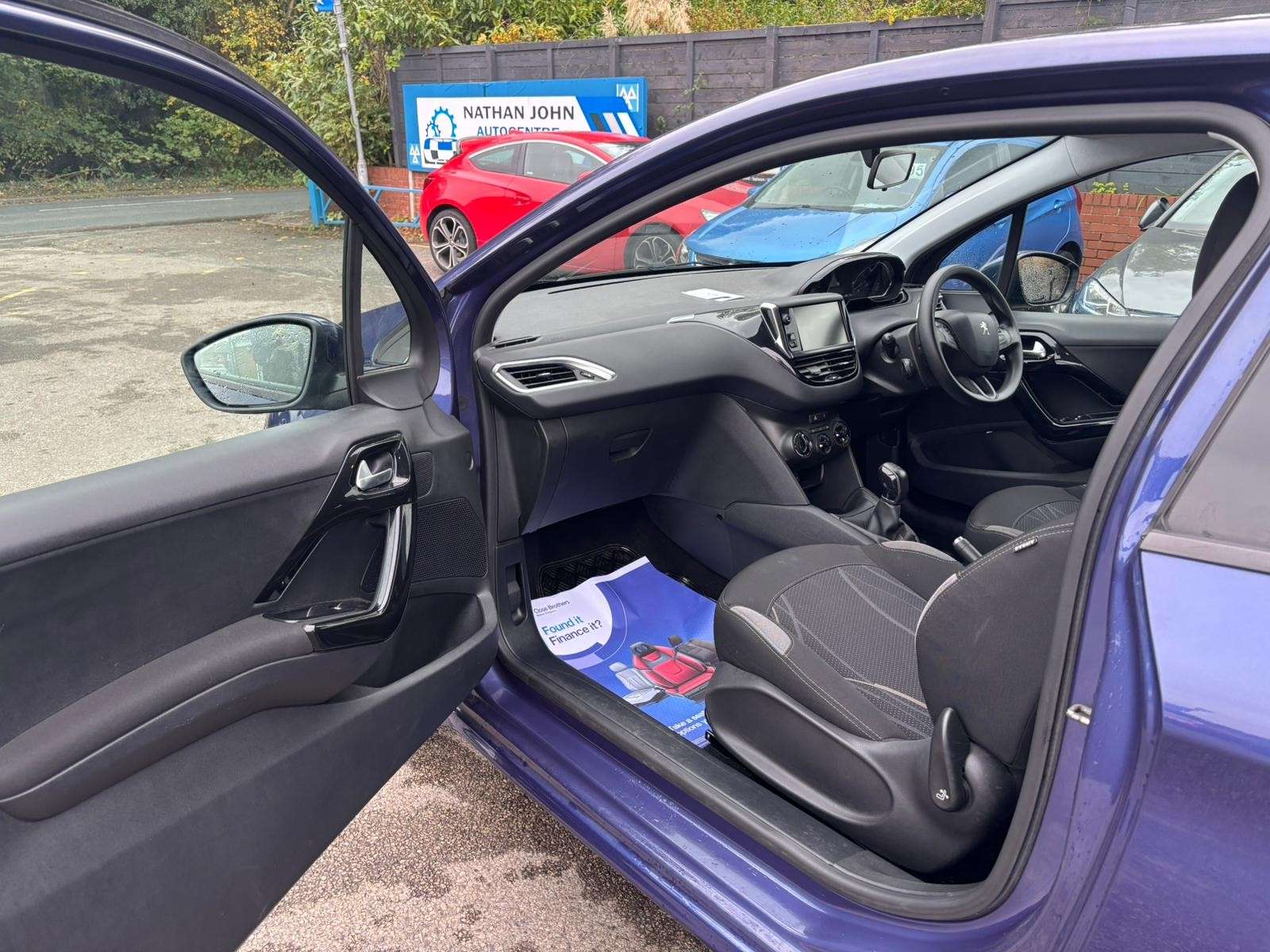 2015 PEUGEOT 208 2015 PEUGEOT 208