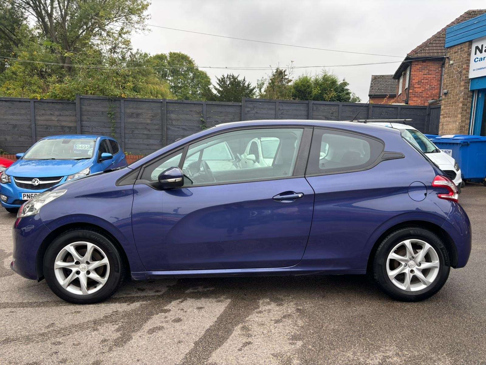 2015 PEUGEOT 208 2015 PEUGEOT 208