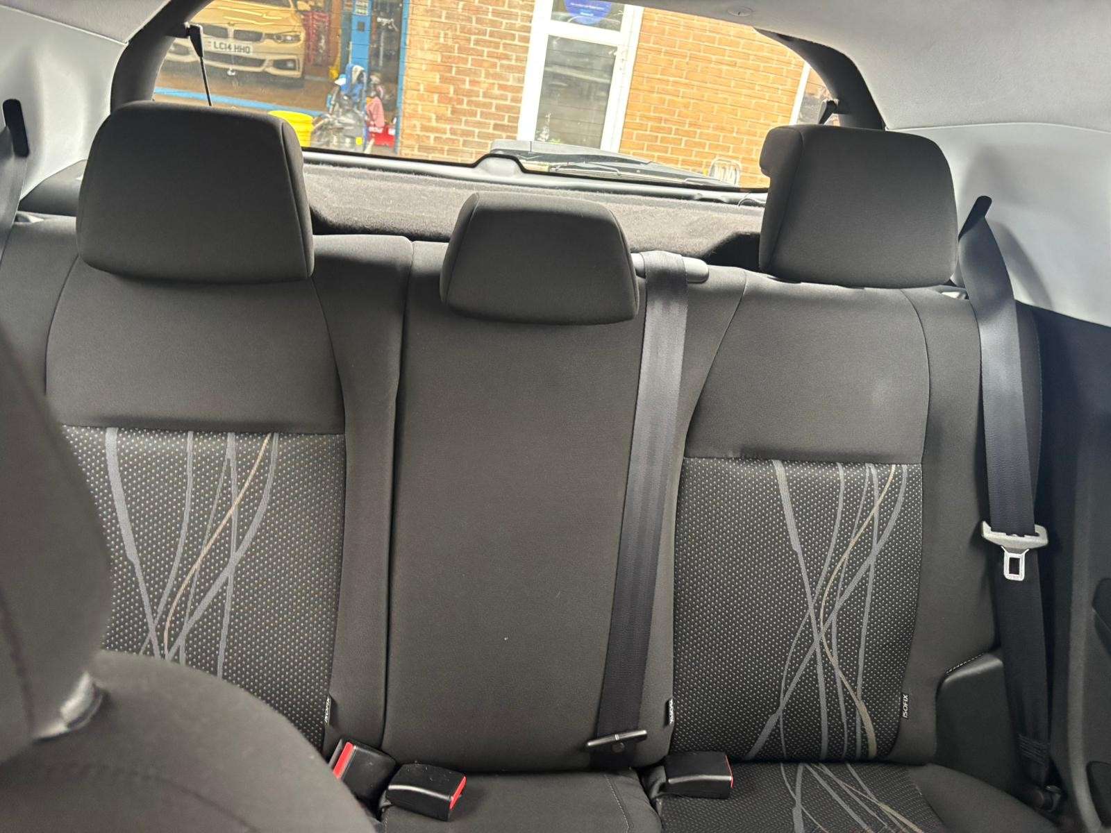 2015 PEUGEOT 208 2015 PEUGEOT 208