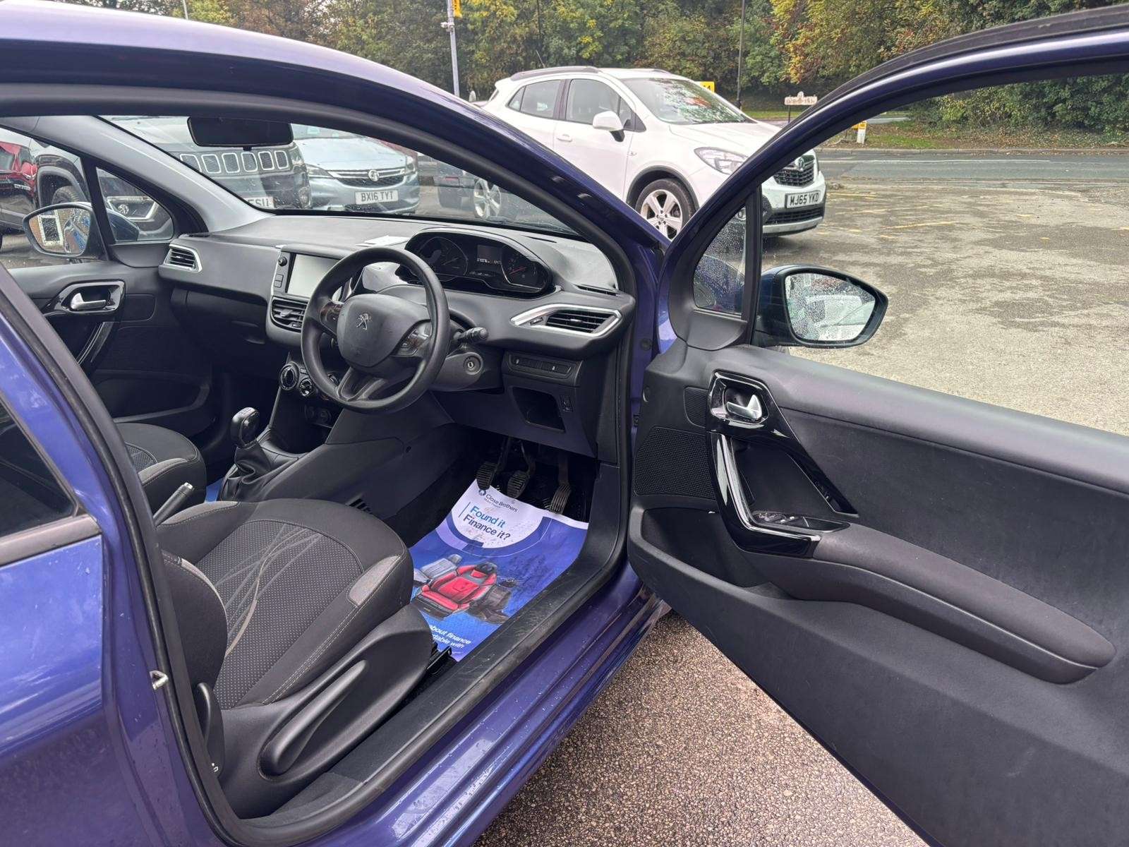 2015 PEUGEOT 208 2015 PEUGEOT 208