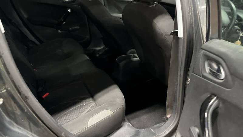 2013 PEUGEOT 208 2013 PEUGEOT 208