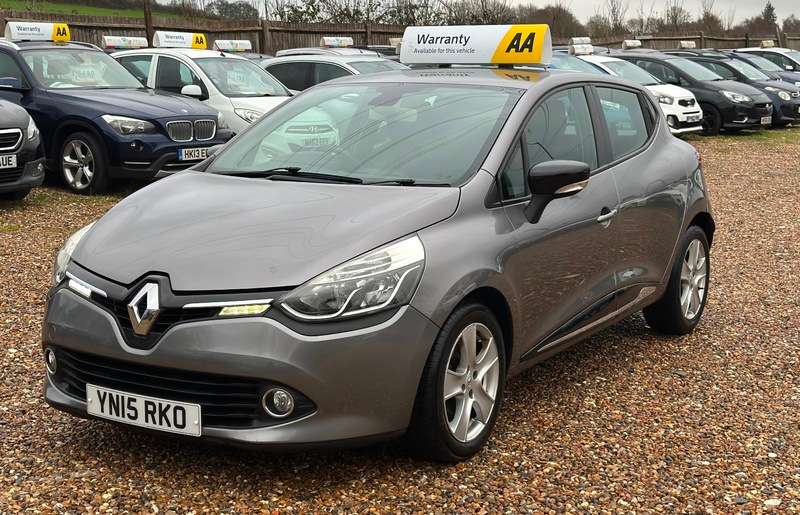 A 2015 RENAULT CLIO DYNAMIQUE MEDIANAV ENERGY DCI S/S A 2015 RENAULT CLIO DYNAMIQUE MEDIANAV ENERGY DCI S/S
