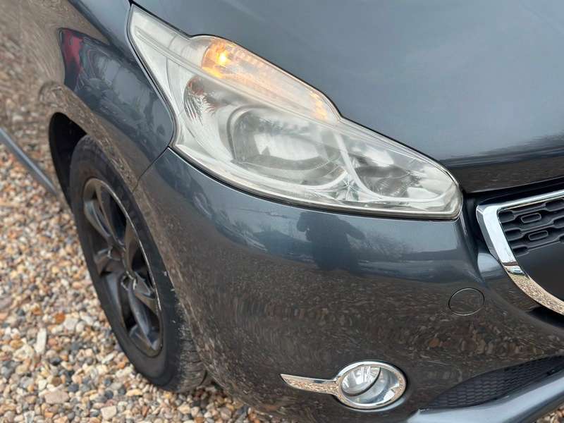 A 2013 PEUGEOT 208 ACTIVE A 2013 PEUGEOT 208 ACTIVE