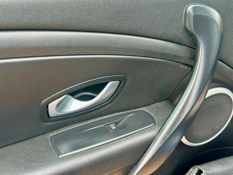 2010 RENAULT MEGANE 2010 RENAULT MEGANE