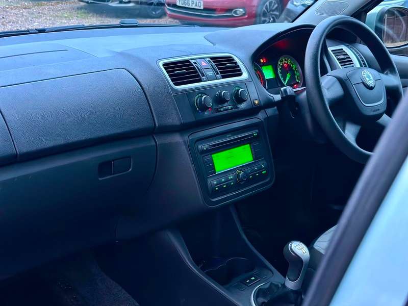 2010 SKODA FABIA 2010 SKODA FABIA