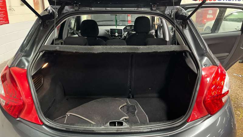 2013 PEUGEOT 208 2013 PEUGEOT 208