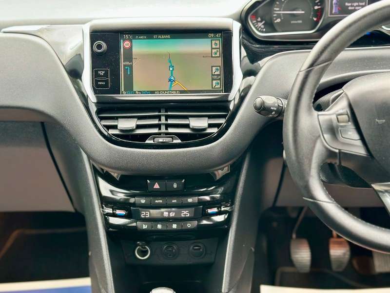 2013 PEUGEOT 208 2013 PEUGEOT 208