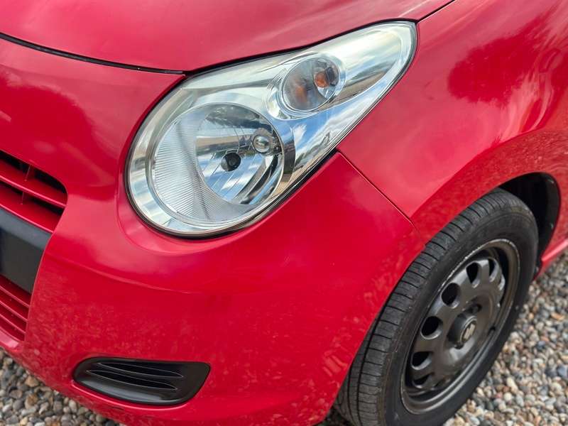 A 2013 SUZUKI ALTO SZ A 2013 SUZUKI ALTO SZ