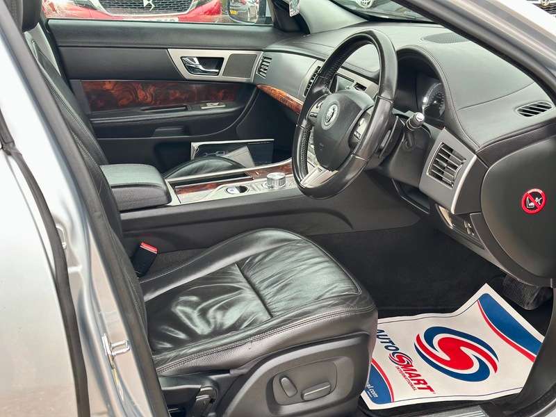 2010 JAGUAR XF 2010 JAGUAR XF