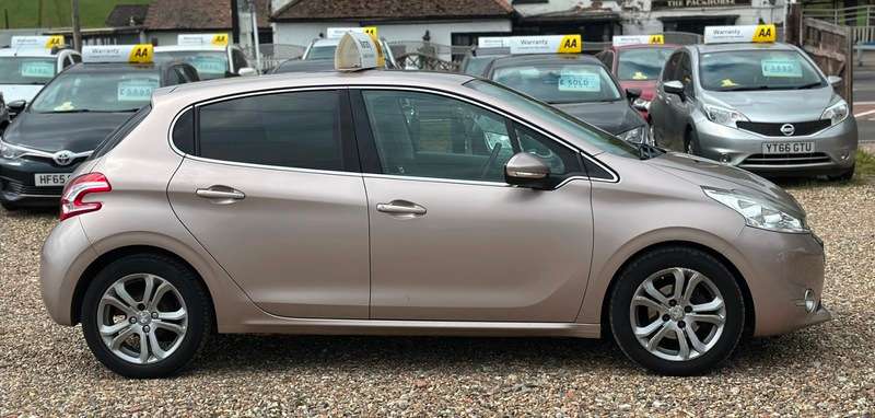 2013 PEUGEOT 208 2013 PEUGEOT 208