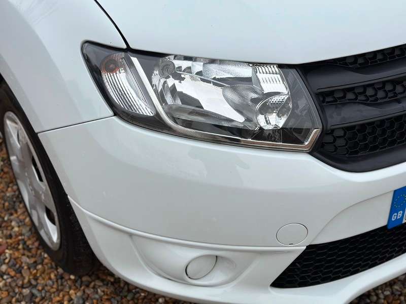 A 2015 DACIA SANDERO AMBIANCE A 2015 DACIA SANDERO AMBIANCE