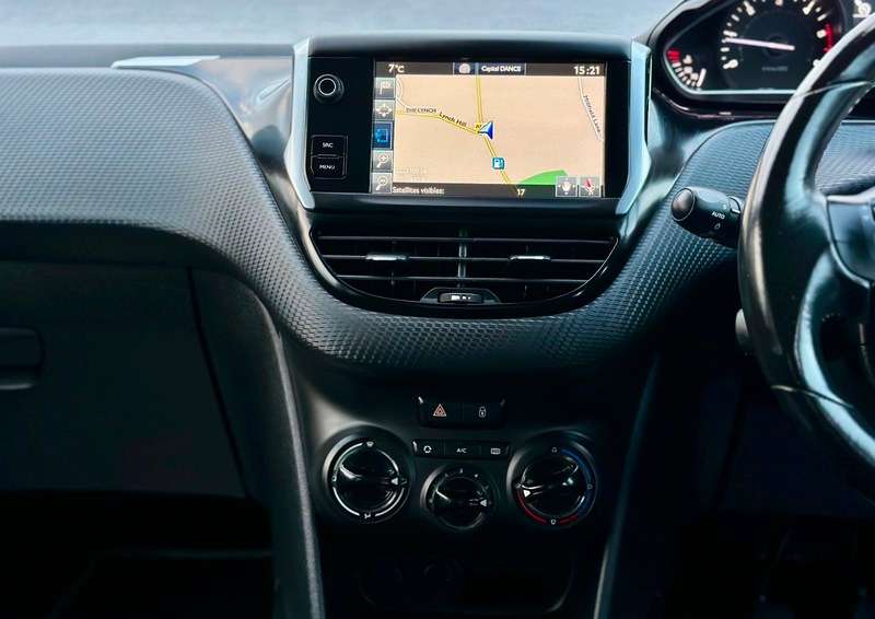 2015 PEUGEOT 208 2015 PEUGEOT 208