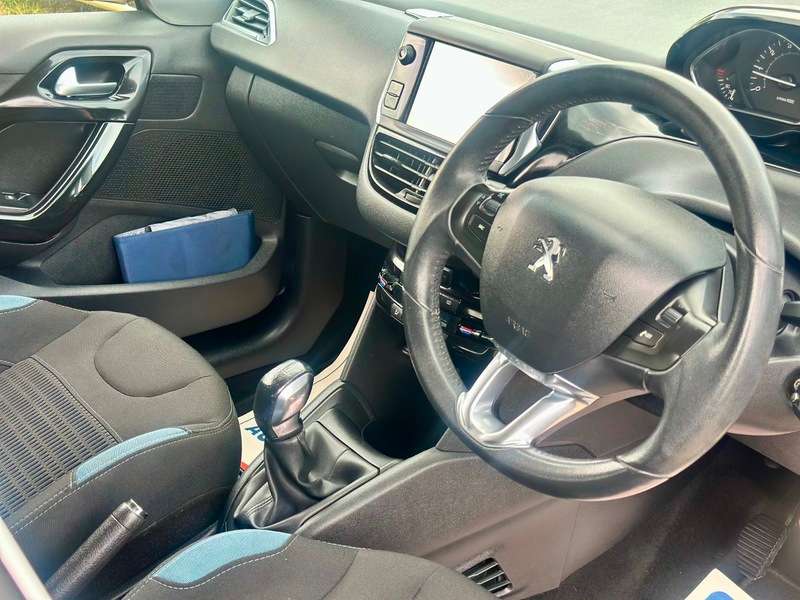 2015 PEUGEOT 208 2015 PEUGEOT 208