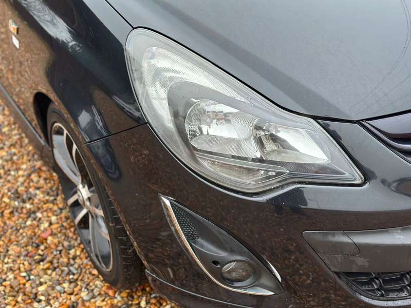 A 2013 VAUXHALL CORSA BLACK EDITION A 2013 VAUXHALL CORSA BLACK EDITION