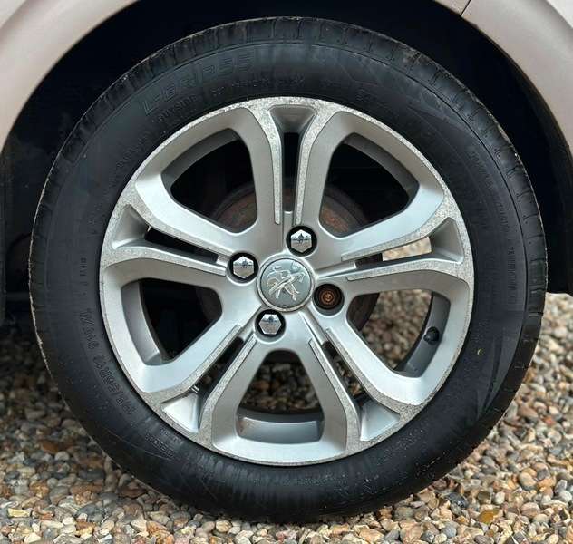 2013 PEUGEOT 208 2013 PEUGEOT 208