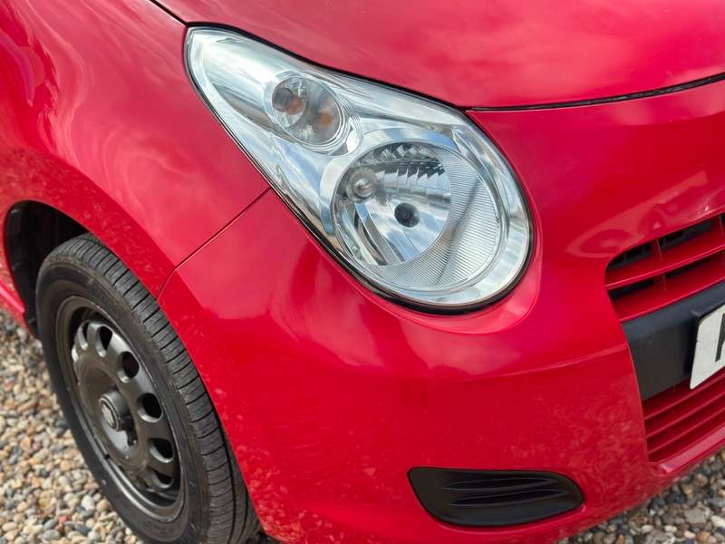 A 2013 SUZUKI ALTO SZ A 2013 SUZUKI ALTO SZ