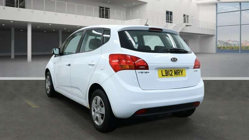 A 2012 KIA VENGA CRDI 1 A 2012 KIA VENGA CRDI 1