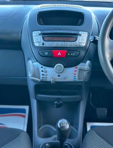 2011 TOYOTA AYGO 2011 TOYOTA AYGO