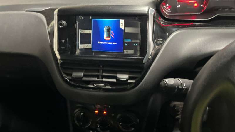 2013 PEUGEOT 208 2013 PEUGEOT 208