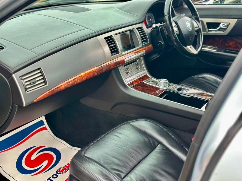 2010 JAGUAR XF 2010 JAGUAR XF