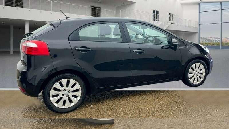 A 2011 KIA RIO 2 A 2011 KIA RIO 2
